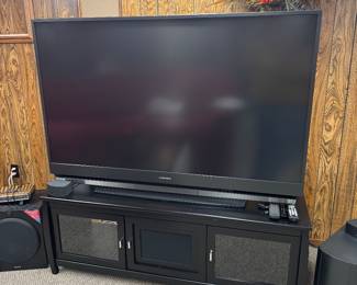 Projection TV with great picture and TV stand