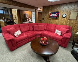 Very clean sectional sofa With recliners