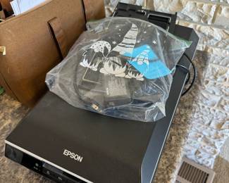 Photo and slide scanner