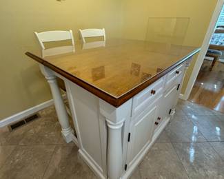 Like new space saving kitchen island that offers lots of storage which also includes 2 matching stools