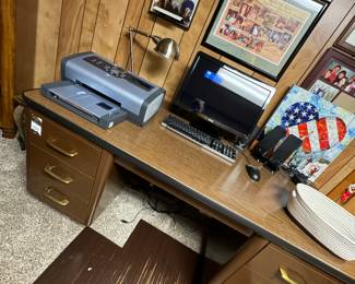 Vintage metal desk in great condition