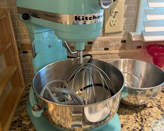 Kitchenaid 5 quart mixer with attachments