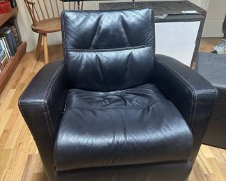 Black Leather Lounge Chair