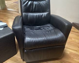 Black Leather Lounge Chair