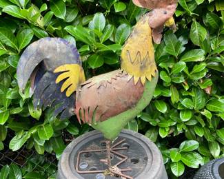 Rustic Metal Rooster Statue