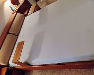 Queen Size Sealy Posturepedic Mattress