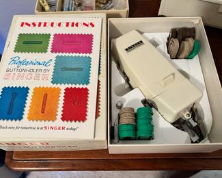 Singer Professional Buttonholer