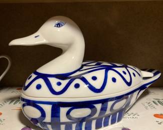 Dansk Arabesque White/Blue 1- Qt.  Covered Duck-Shaped Casserole Dish