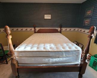 Acorn bed queen size.
Queen mattress saatva with cover