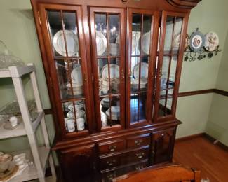 China cabinet 