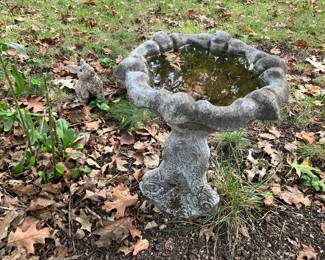 Concrete birdbath