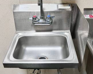 Stainless Steel Wall Sink with Splash Gaurd