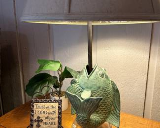 Love this funky fish lamp!