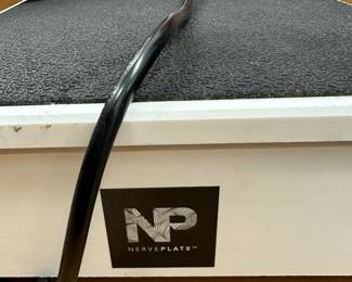 Nerve plate leg vibrator 