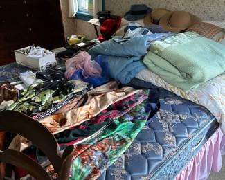 Linens, Scarves