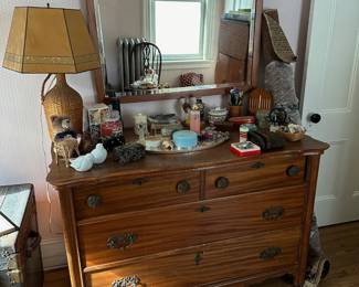Dresser w/ Mirror