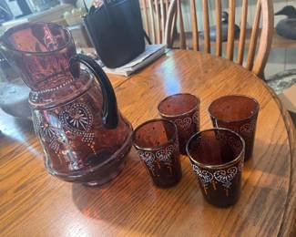 ANTIQUE GLASS SET