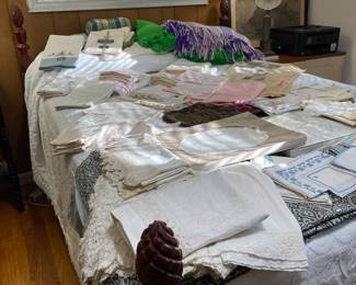 Pineapple finial bed