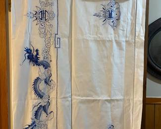 Huge embroidered tablecloth & 12 napkins