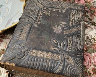 Antique photo album w/photos 