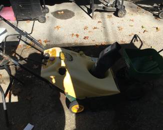 Yard man 1 Stage Snow Blower