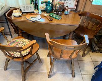 Nice drop leaf table with 5 chairs