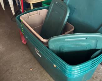 Many storage tubs
