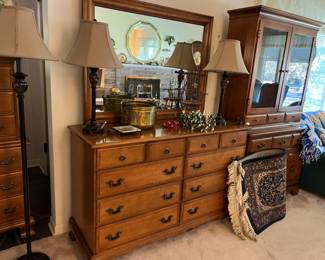 Quality dresser with Mirror