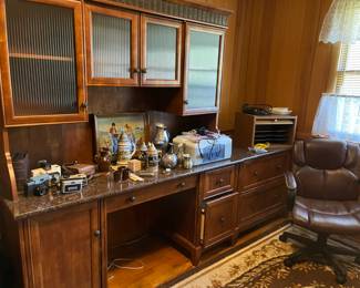 Large Warm Office Unit.