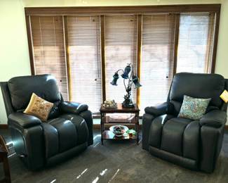 2 Over-Size Recliners, Table