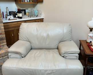 Leather X-Wide Chair