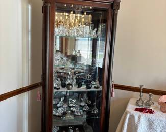 Display Cabinet w/Mirror Back