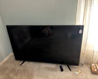 58" Hisense Roku tv with remote