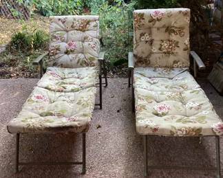 2 LoungeChairs