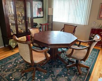 Dining table that turns into a poker table 
Rug 11ftx7.10” 