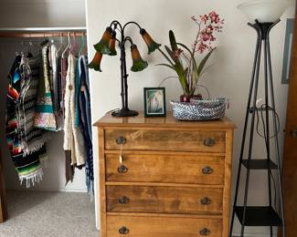 4 drawer oak dresser Sterling Furniture 42”H x 34” L x 19.5” W 
drawers 28 L