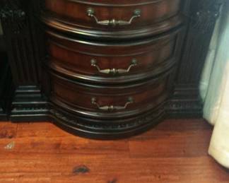 2 very nice (solid and heavy) matching endtables