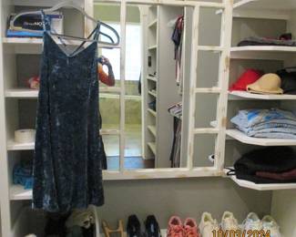 Shoes, bra's, t-shirts and more