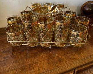 Culver Bar Set includes ice Bucket and caddy. 
Circa 1970