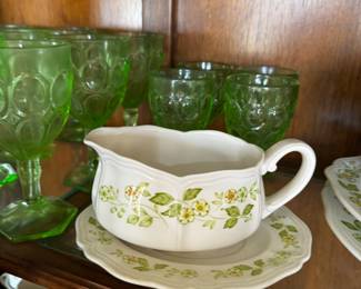 Gravy Boat with plate Petit Flora 