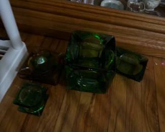 Vintage ash trays: green, gold and souvenir 