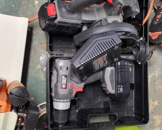 Cordless drill and skillsaw 