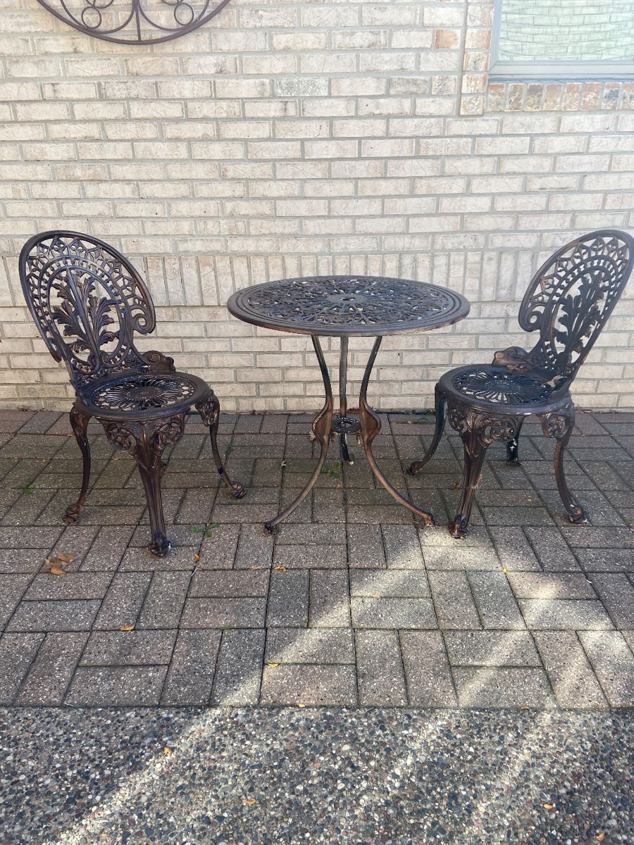 Very nice small table and chairs