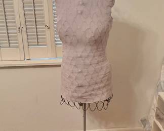 Dress form mannequin
