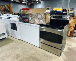 Washer & Dryer, Stove and Chest Freezers Orlando Estate Auction