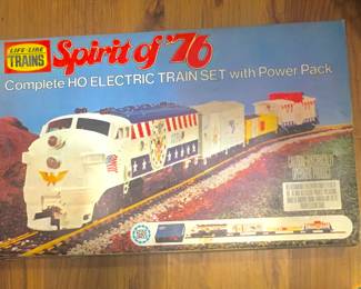 Vintage electric train, in box like new.