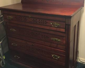 Vintage 4 drawer chest