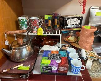 I spy a Pyrex amethyst rectangular baker…