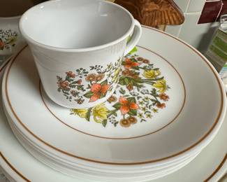 …and a set of Corelle Indian Summer….its so pretty…