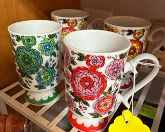 These are the happiest mugs ever! Set of 4 pedestal Arnart Smig Mug mugs in 4 different floral colors.